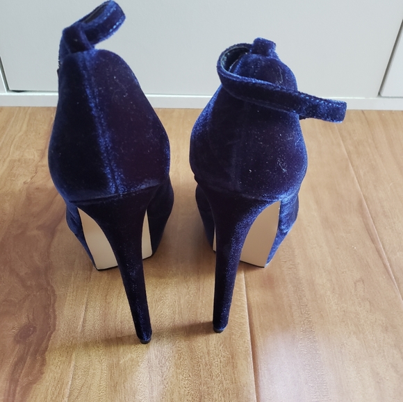 Shoe Dazzle Signature Blue Velvet Heels - Picture 3 of 4